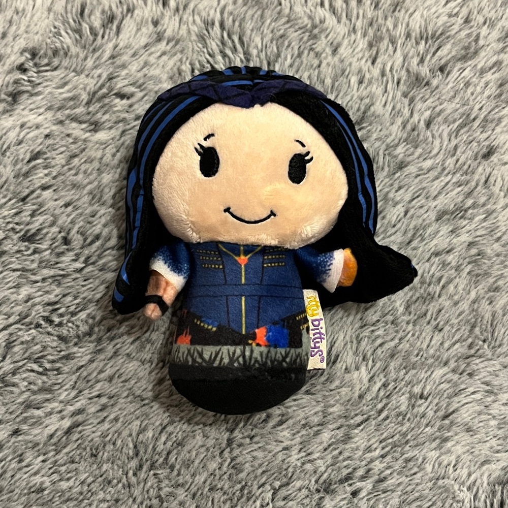 🍀5/20$ Figurine peluche Disney Hallmark Descendants Evie Itty Bitty Read